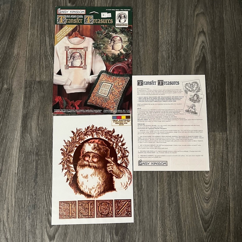 Daisy Kingdom Iron-On Heat Transfer Holly Santa Noel Retro 90's #12104